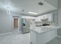 Building Photo - 934 S Lipona Rd