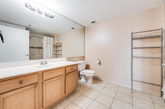 Building Photo - 700 1st St