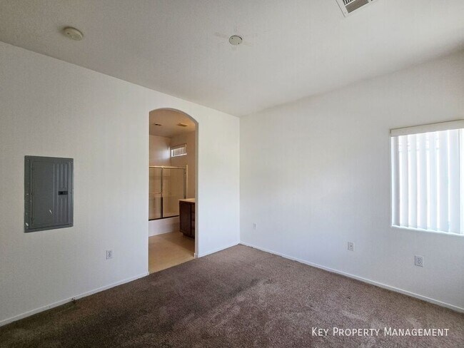 Building Photo - 4005 Pepper Thorn Ave