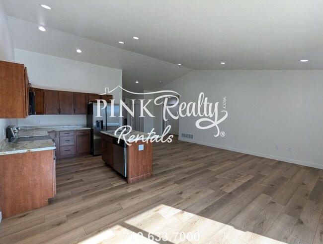 Building Photo - 284 W Kyle Dr