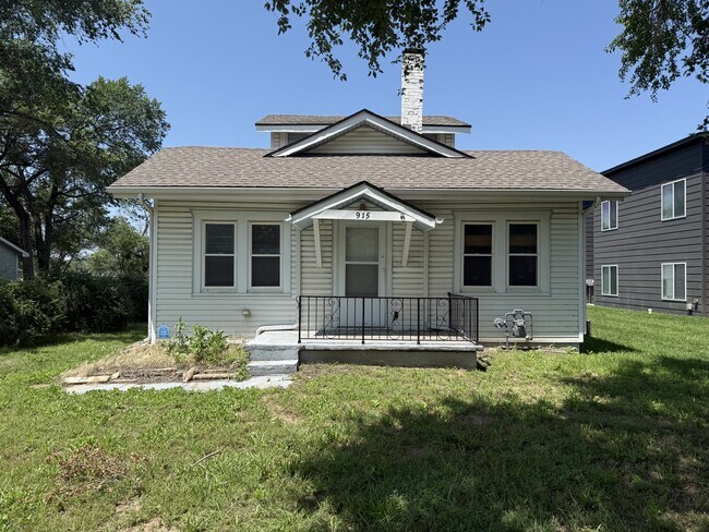 Primary Photo - 915 N Hoover Rd