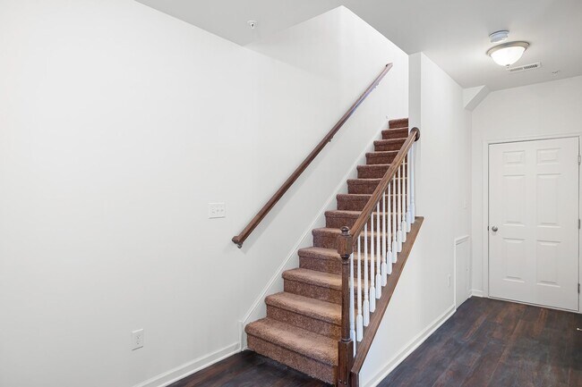 Building Photo - 415 Lenape Way