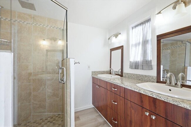 Building Photo - 515 46th St W