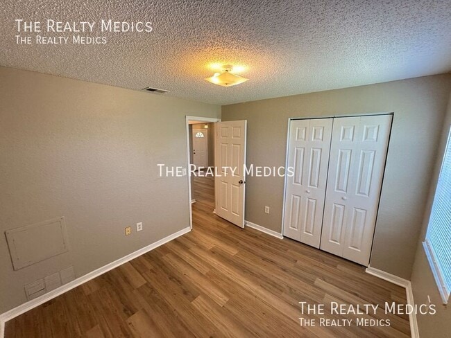 Building Photo - 123 Mohawk Cir
