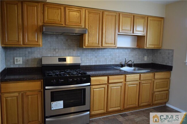 Building Photo - 5098 Scott St