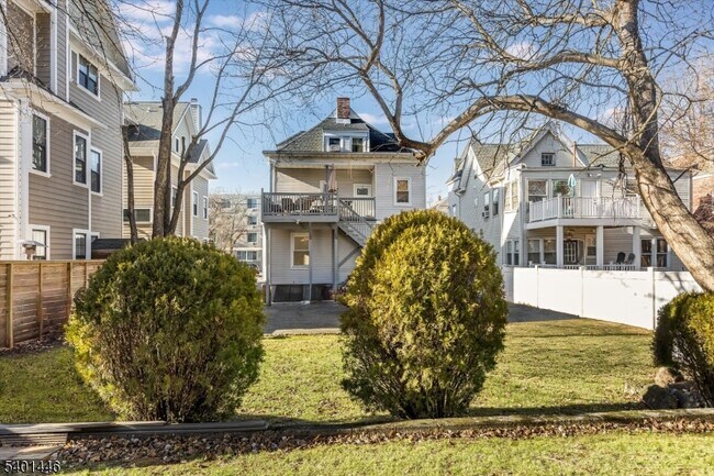 Building Photo - 55 Greenwood Ave