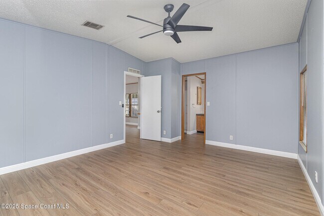 Building Photo - 4755 Cambridge Dr