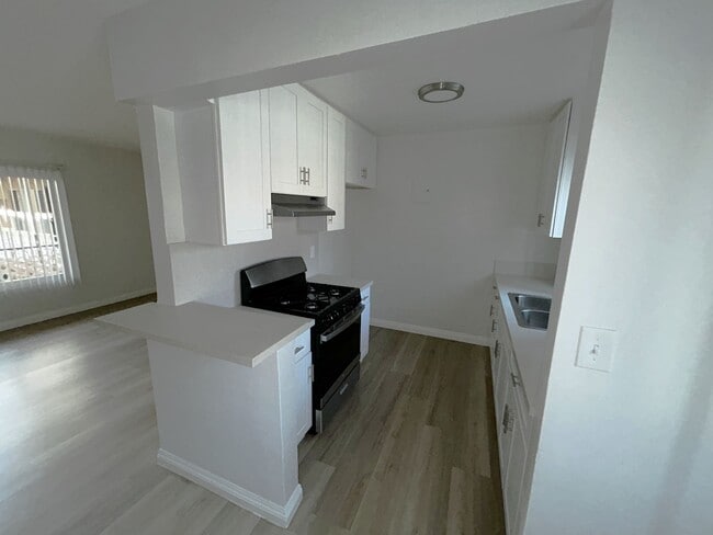 Building Photo - 340 Normandie Ave