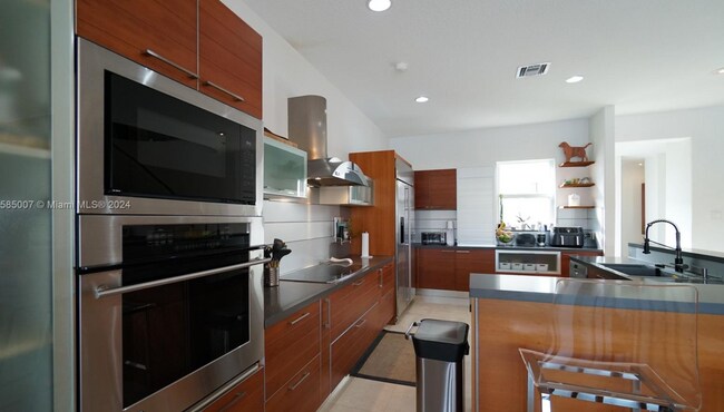 Building Photo - 7031 NW 113th Ct