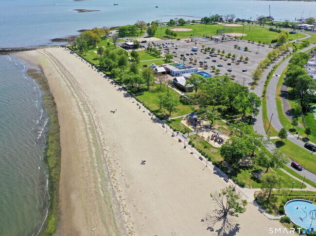 Building Photo - 14 Sniffen St