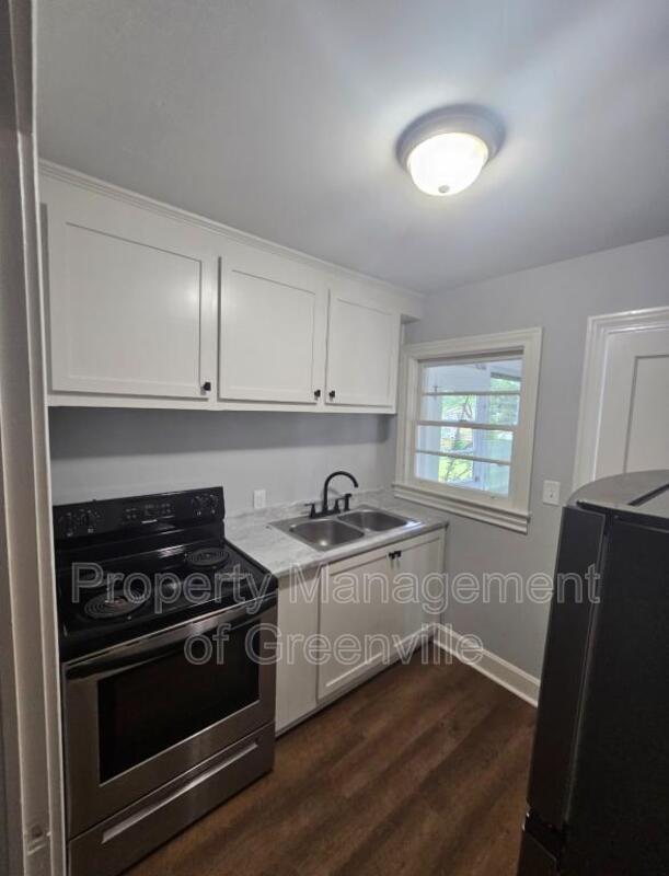 Building Photo - 117 White Oak Dr
