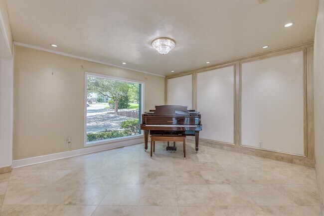 Building Photo - 6800 Falcata Cove