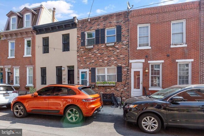 Building Photo - 845 N Bambrey St
