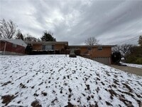 Building Photo - 2650 Loris Dr