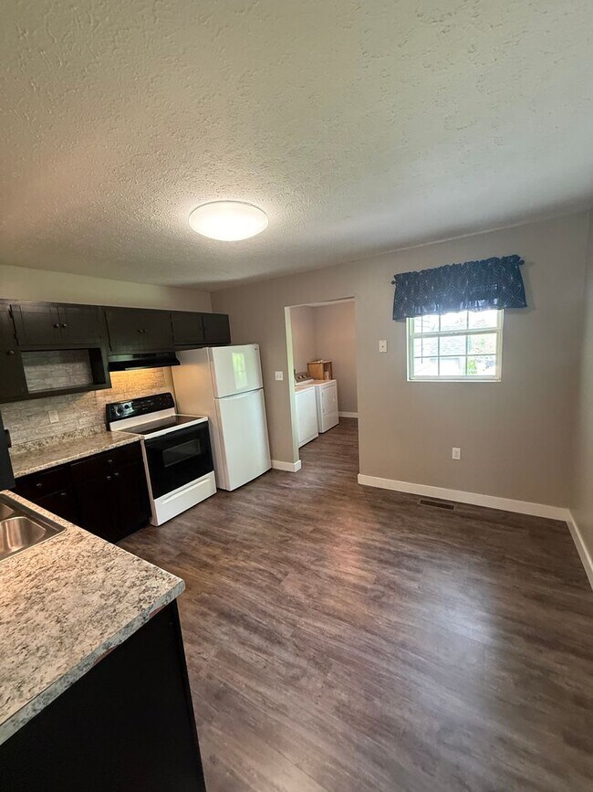 Building Photo - 264 Peterson Ave