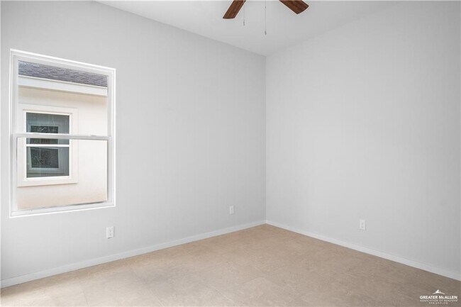 Building Photo - 23 N Onyx Ave