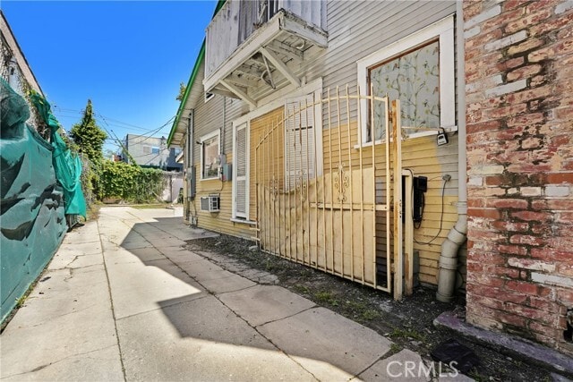 Building Photo - 904 N Stanley Ave