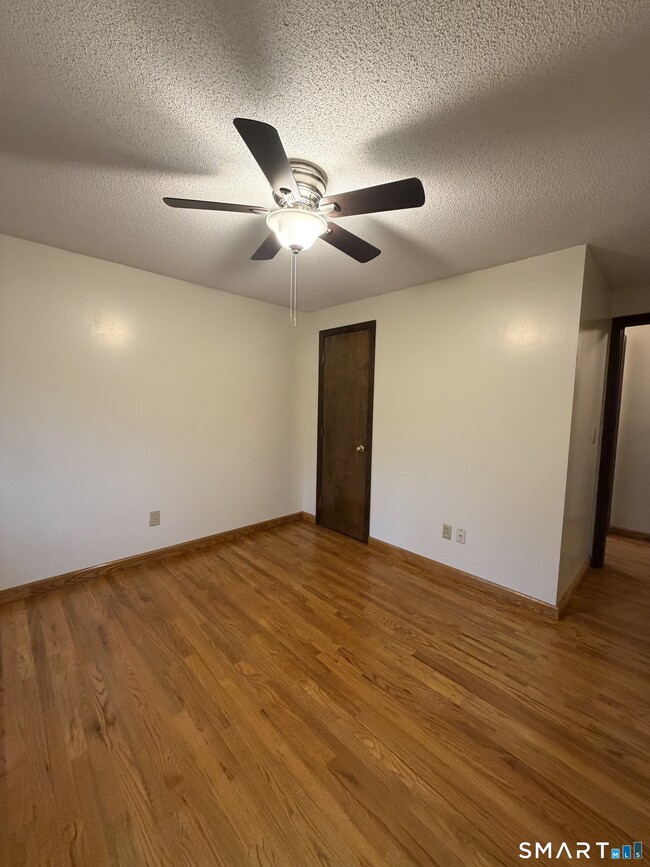 Building Photo - 8 Brook Ln