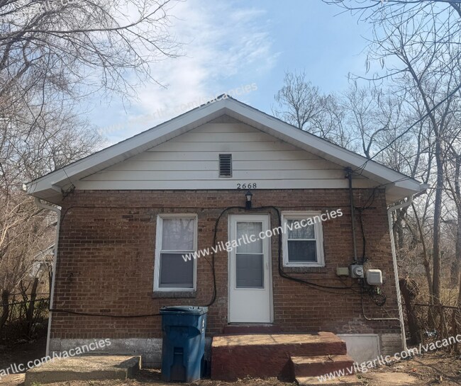 Building Photo - FOR RENT — SPACIOUS 3 BED / 1 BATH HOME