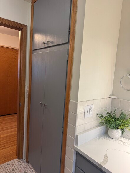 Building Photo - 610 Linden St W