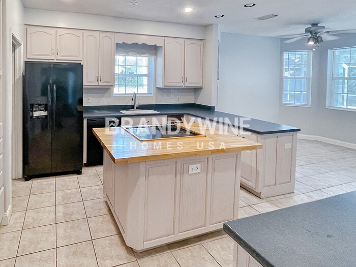 Building Photo - 6847 Rivercrest Dr