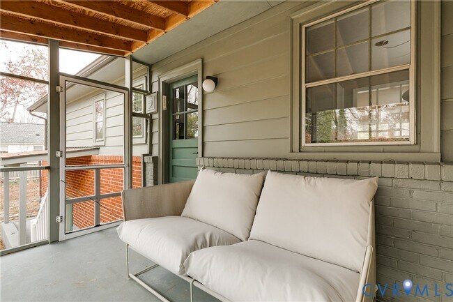 Building Photo - 3342 Grandview Dr