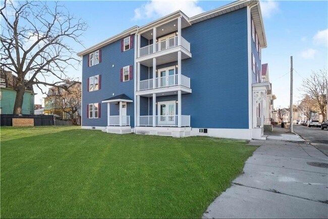 Building Photo - 38 Maple St