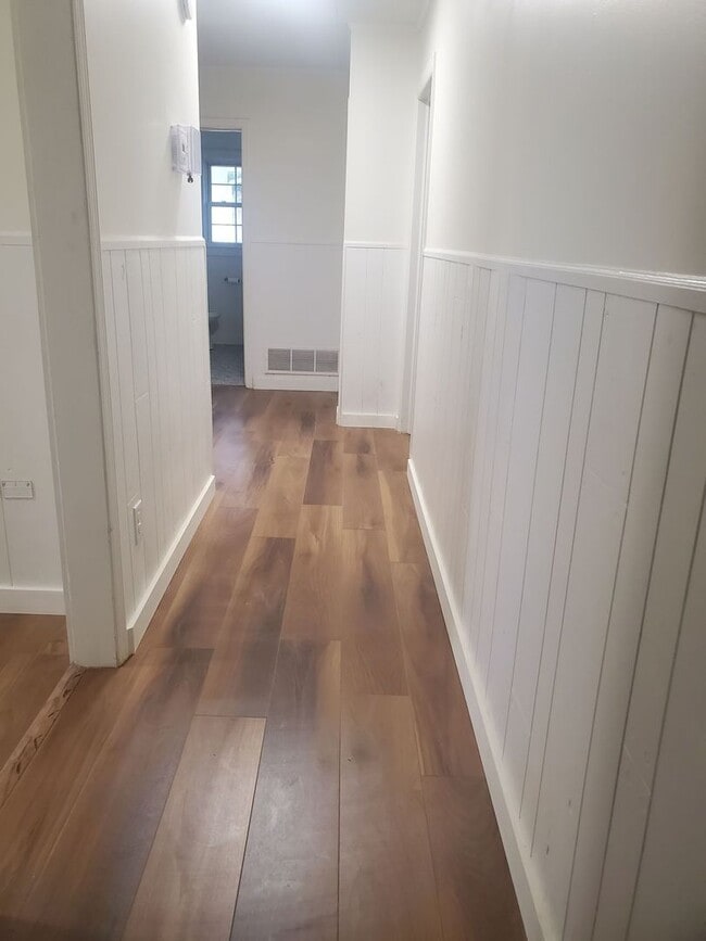 Building Photo - Newly Renovated 3 bedroom Single Family Ho...