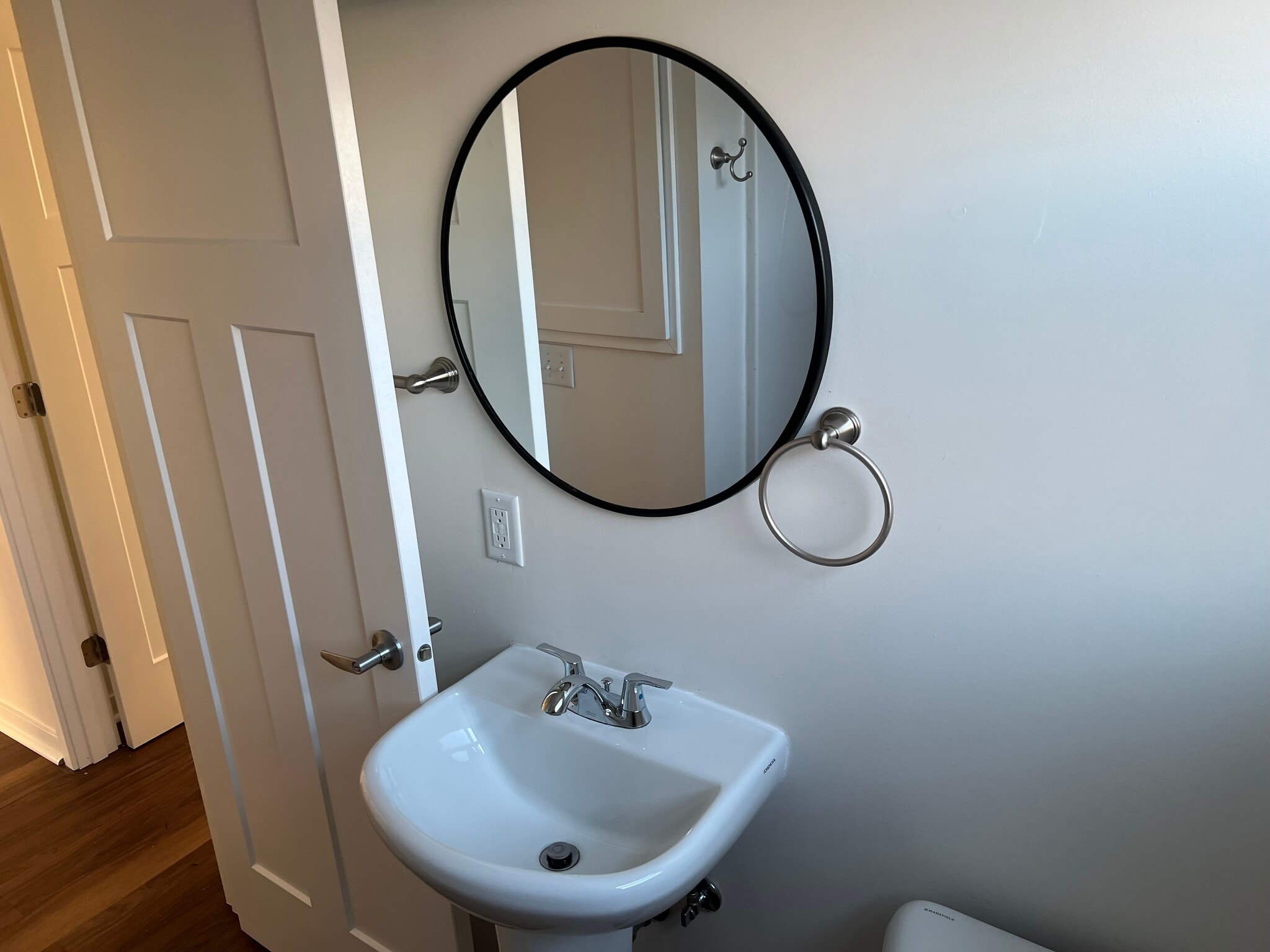 Building Photo - 2204 Arizona Ave