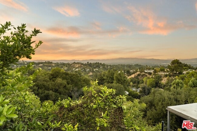 Building Photo - 15655 Castlewoods Dr