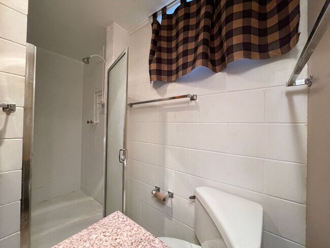Building Photo - Beautiful 3 bedroom house