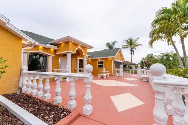 Building Photo - 2853 SE Melaleuca Blvd