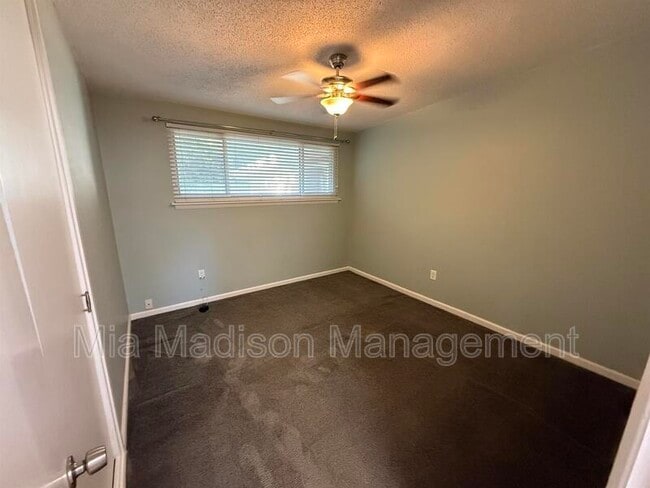 Building Photo - 146 Jacquelyn Dr