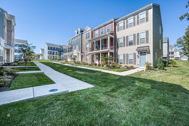 Building Photo - Live Bold at The Grove!
