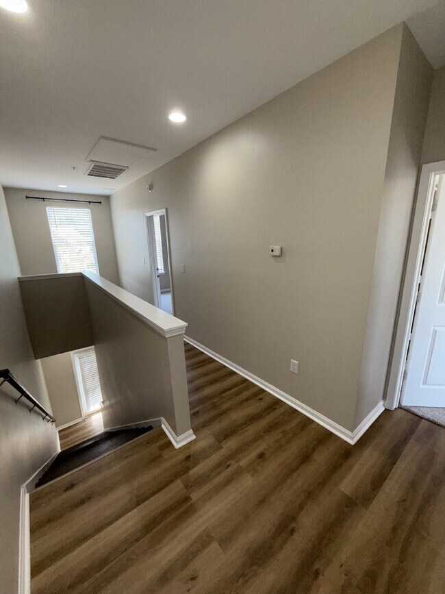 Building Photo - 222 Town Center Dr