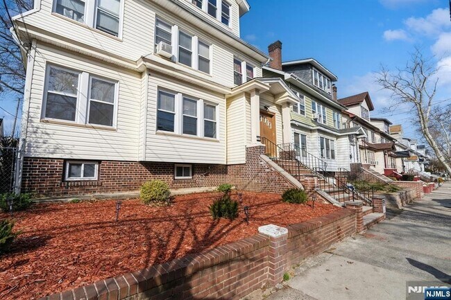 Building Photo - 41-43 Poe Avenue Unit 1