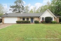 Building Photo - 647 Ridge Dr