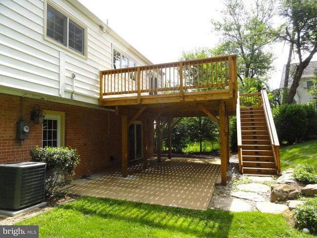 Building Photo - 7115 Warbler Ln