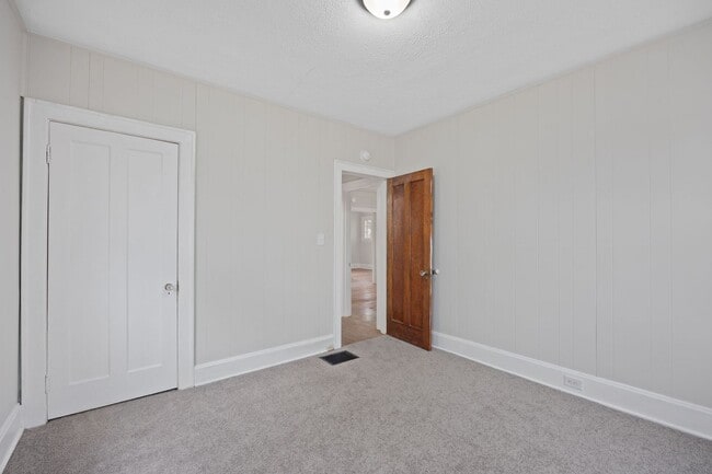 Building Photo - HYDE PARK -Move In This Week, Get $500 Bac...