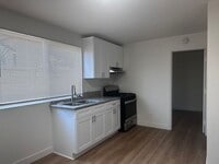 Building Photo - Situated in the Community of Newhall
