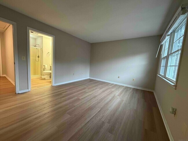 Building Photo - 6 Tunxis Village