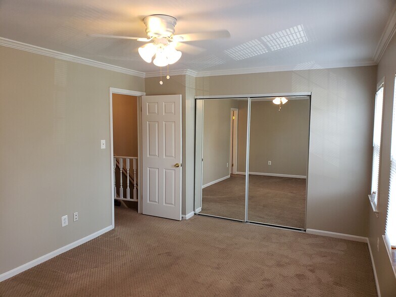 Building Photo - 9164 Broken Oak Pl