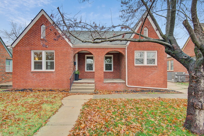 Building Photo - 1539 S Columbia Ave