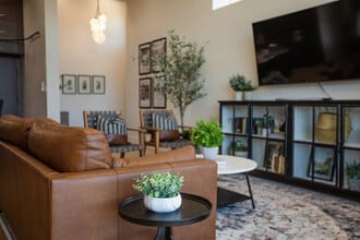 Building Photo - 160 W 1600 S