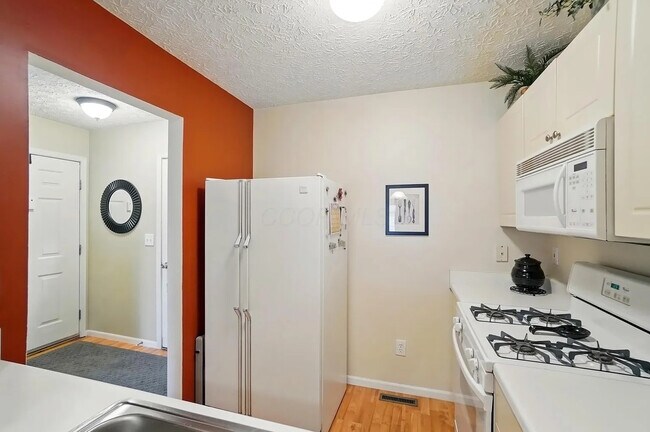 Building Photo - 1630 Holland Dr