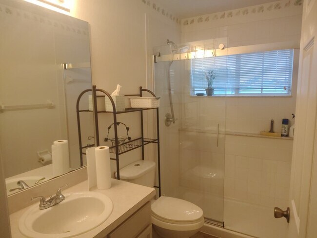 Building Photo - 449 Hollinghead Loop