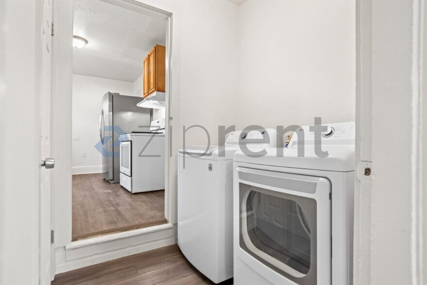 Building Photo - Unit