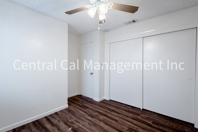 Building Photo - 3 Bedroom/2 Bath Home in the Southwest - $2195 Per Month!