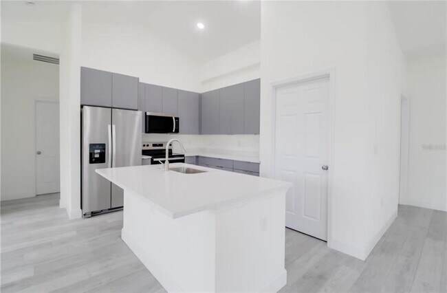 Building Photo - 14908 SW 63rd Ct