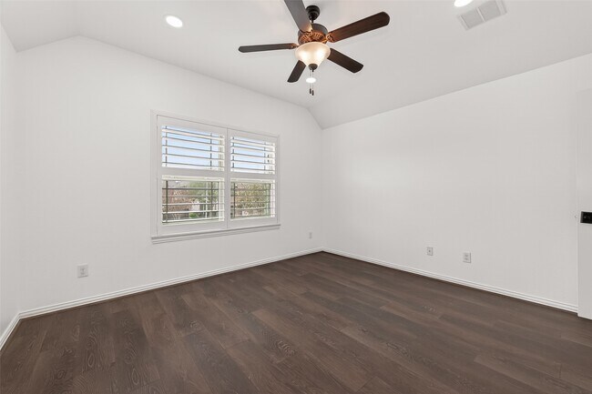 Building Photo - 2727 Carriage Hollow Ln